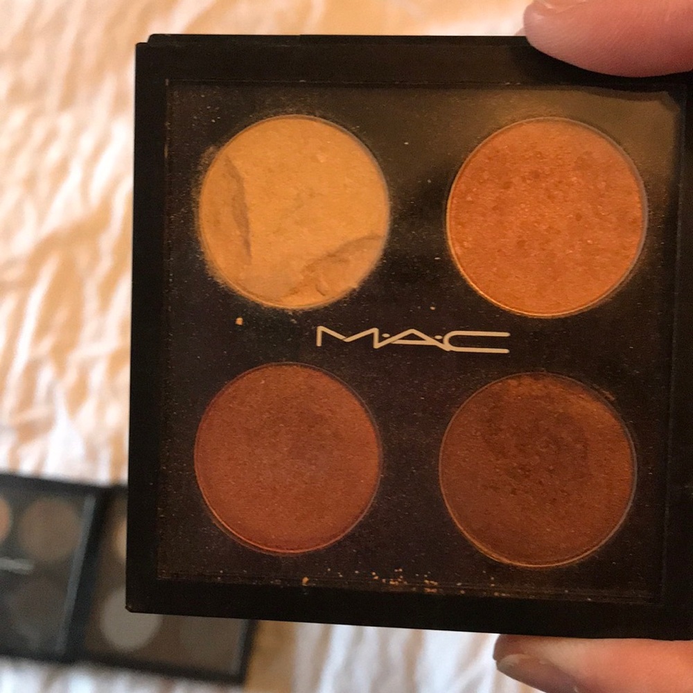 2 MAC Cosmetics eyeshadow quads - Picture 2 of 4